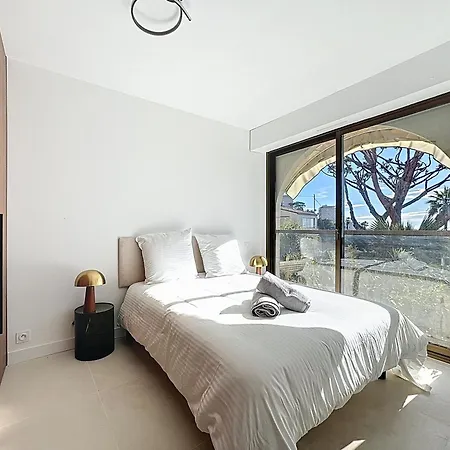 2 Pieces Vue Mer, Piscine, A 2 Pas Des Plages 아파트 칸느