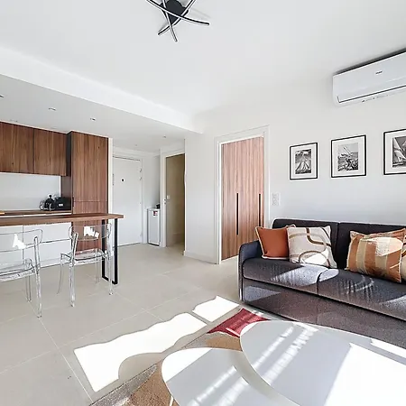 아파트 2 Pieces Vue Mer, Piscine, A 2 Pas Des Plages 칸느
